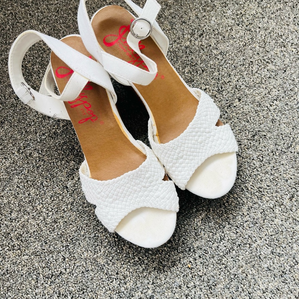 Grace White Sandals with Ankle Strap and Textured Design